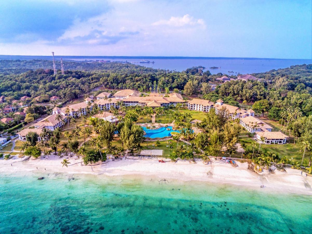 Nirwana Resort Hotel Lagoi Buitenkant foto